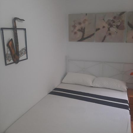 Alquiler Habitacion- Descanso Sabadell - Bano Compartido Екстер'єр фото