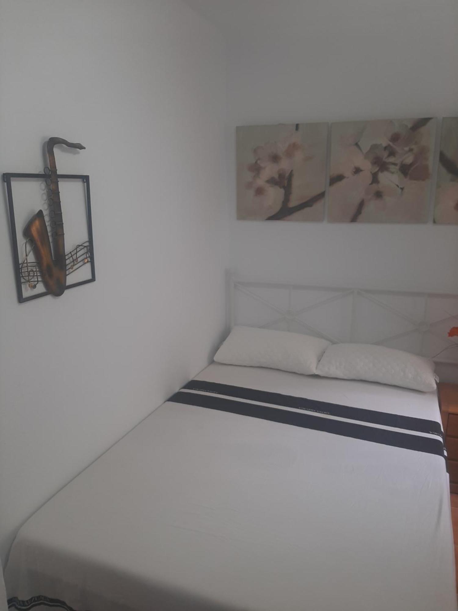 Alquiler Habitacion- Descanso Sabadell - Bano Compartido Екстер'єр фото